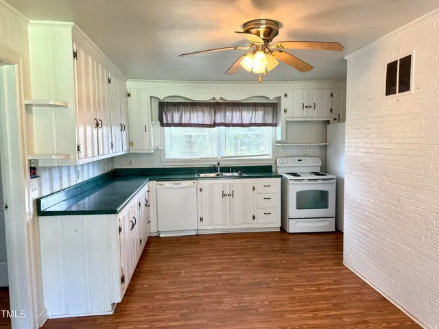 $160,000 | 520 Fayetteville Street, Newton Grove, NC 28366