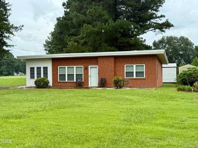 $160,000 | 520 Fayetteville Street, Newton Grove, NC 28366