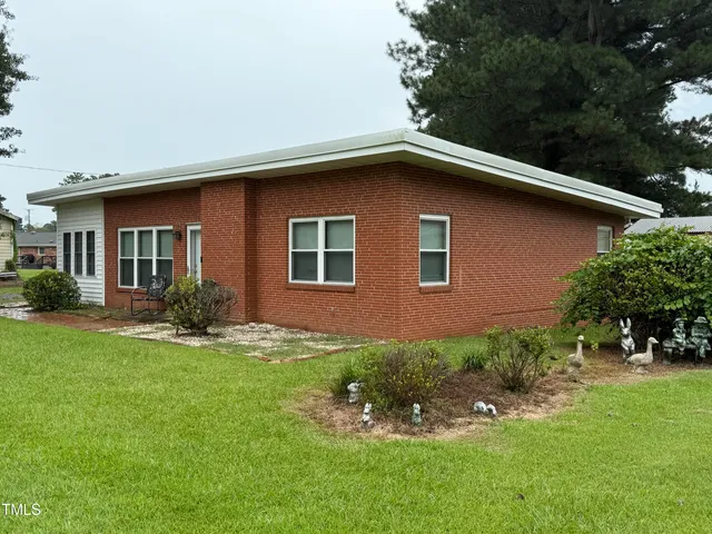 $160,000 | 520 Fayetteville Street, Newton Grove, NC 28366