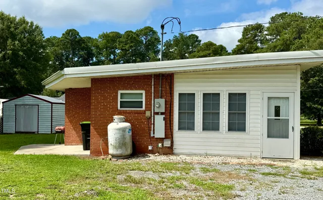 $160,000 | 520 Fayetteville Street, Newton Grove, NC 28366