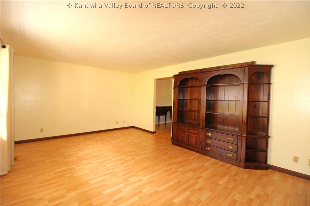 5415 Tanglewood Road Charleston, WV 25313 - Photo 2 of 20 Gallery Image 2