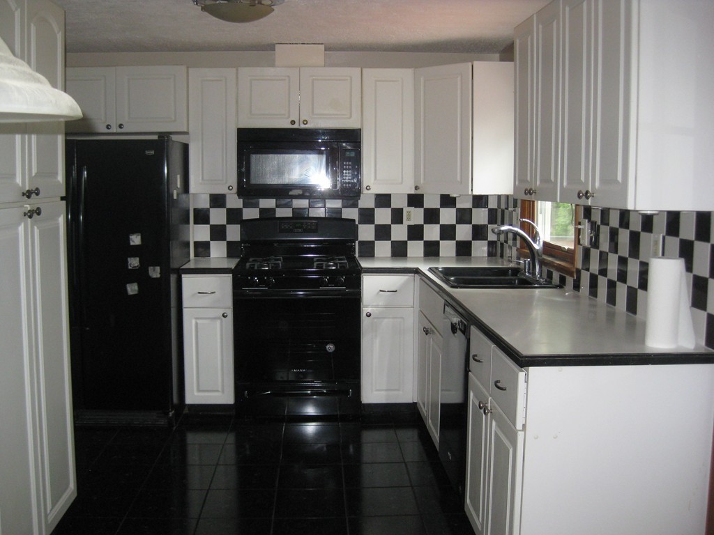 76 Running Brook Road Boston, MA 02132 - Photo 10 of 18 Gallery Image 10