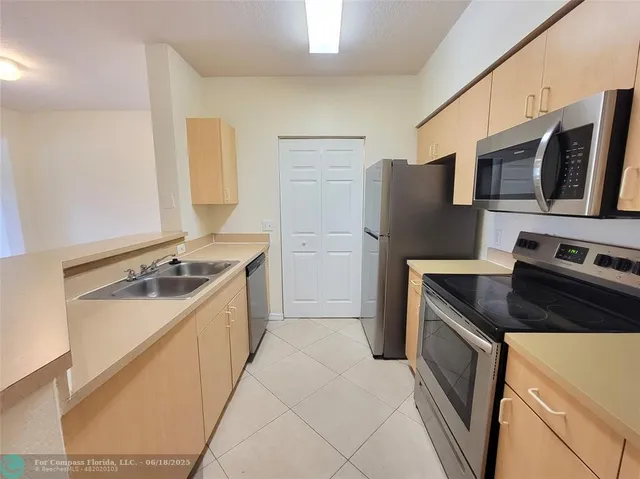 $1,950 | 2109 Belmont Lane, Unit 2109, North Lauderdale, FL 33068