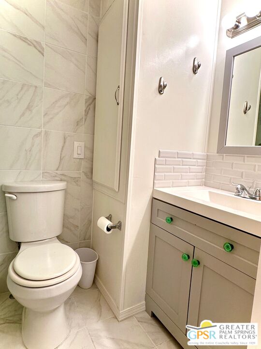 69801 Ramon Road, Unit 192 Cathedral City, CA 92234 - Photo 8 of 18 a bathroom with a sink a toilet and shower