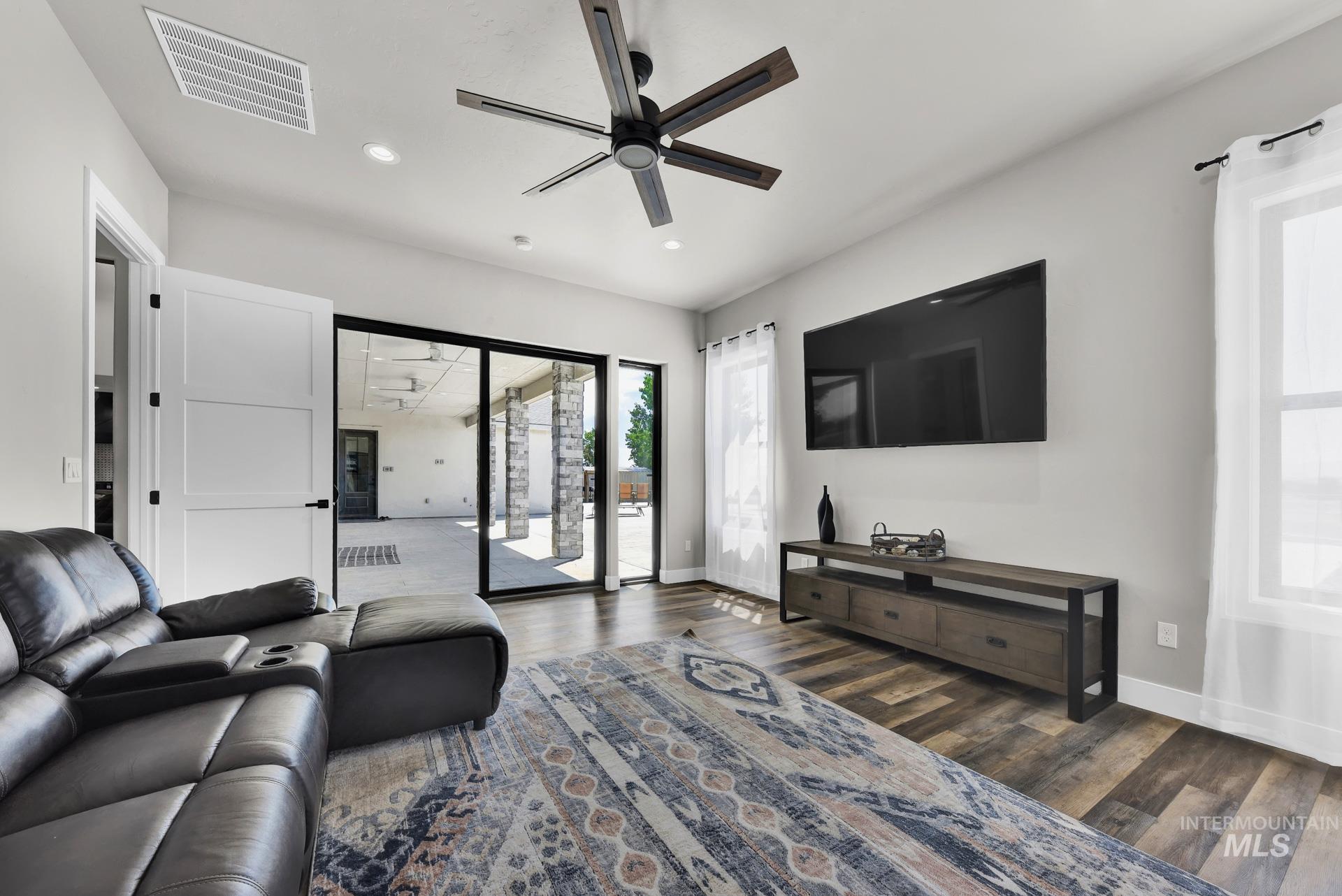27114 Lower Pleasant Ridge Road Wilder, ID 83676 - Photo 20 of 48 Living room featuring wood finished floors, ceiling fan, and recessed lighting