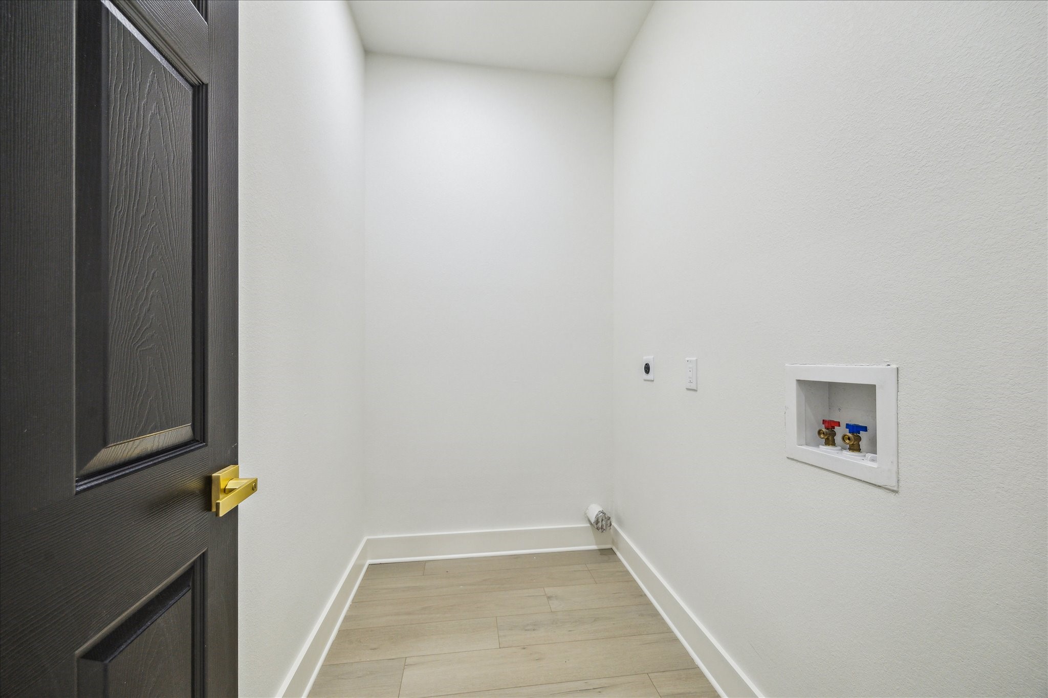 228 Lenox Street Houston, TX 77011 - Photo 13 of 16 a view of an empty room