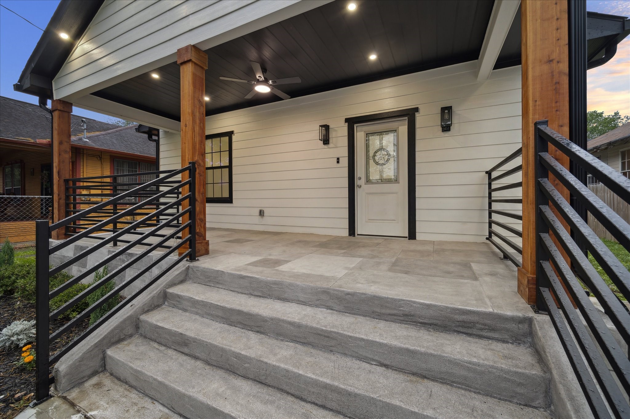 228 Lenox Street Houston, TX 77011 - Photo 2 of 16 a view of entryway