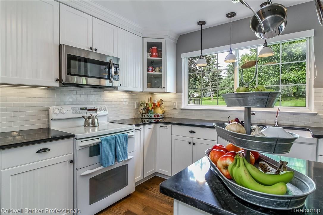 1141 Hathaway Rising Rochester, MI 48306 - Photo 15 of 50 015-Quartz_Counters-5947762-large.jpg