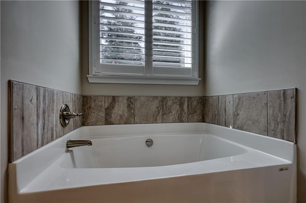 325 Tarpley Way Covington, GA 30016 - Photo 23 of 62 a bathroom with a bathtub