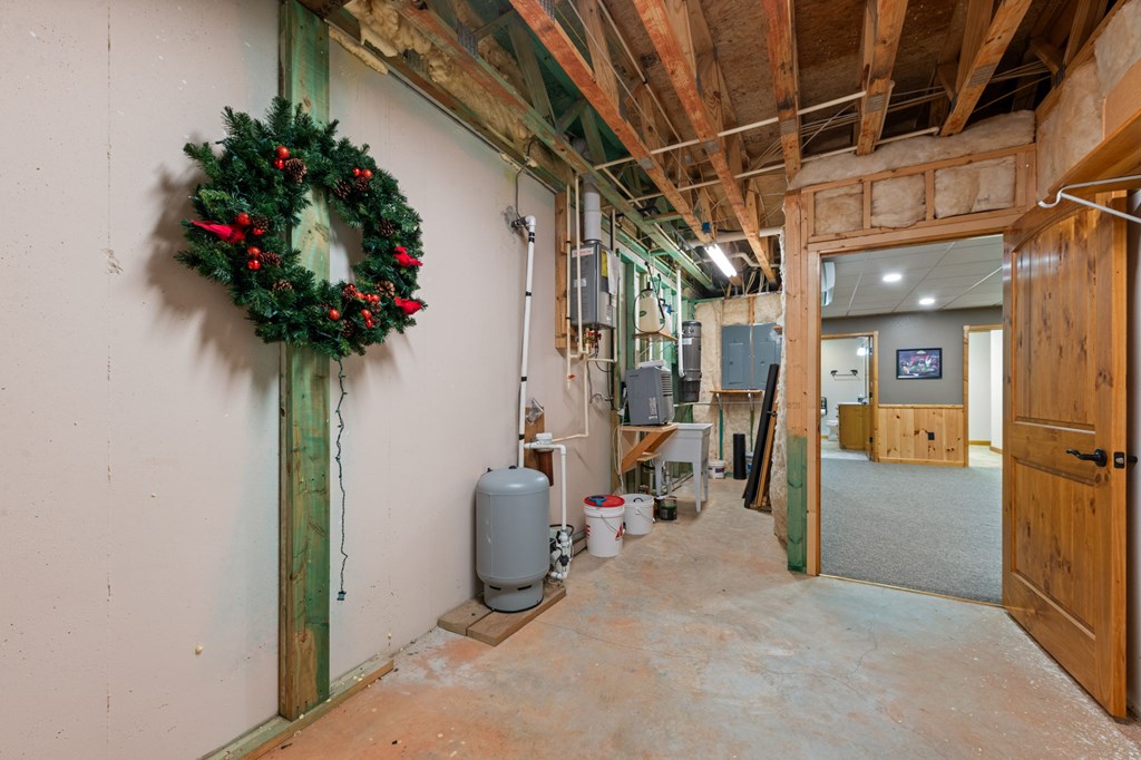 34 Smokey Ridge Lane Morganton, GA 30560 - Photo 40 of 47 a view of entryway and hall