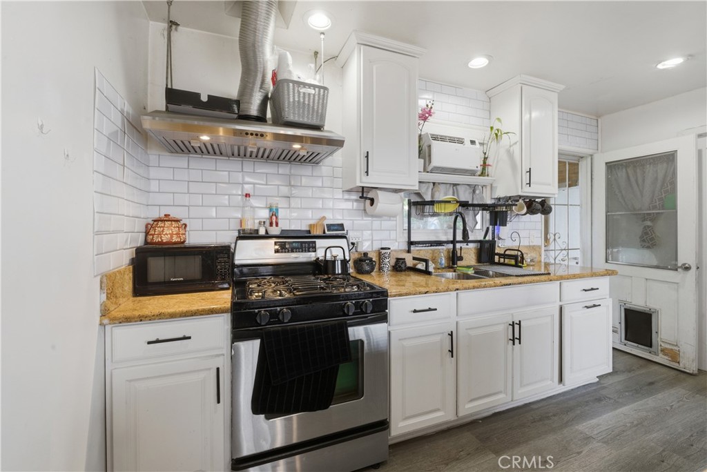 207 North Ranchito Street Anaheim, CA 92801 - Photo 9 of 20