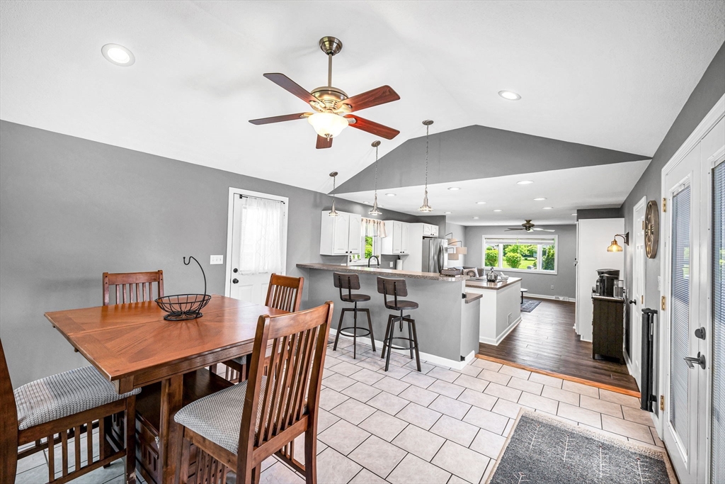 46 Rochford Circle Springfield, MA 01128 - Photo 10 of 29