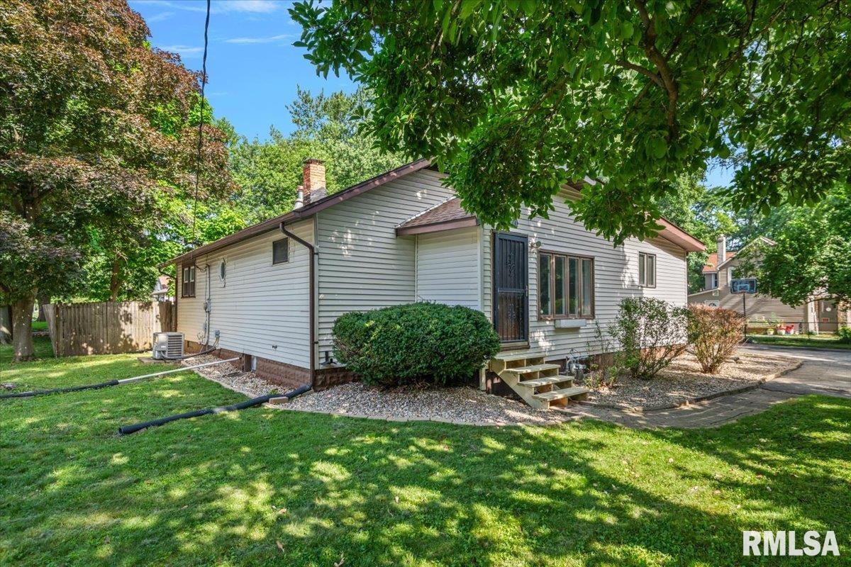 5771 North Cotton Hill Road Springfield, IL 62703 - Photo 2 of 35