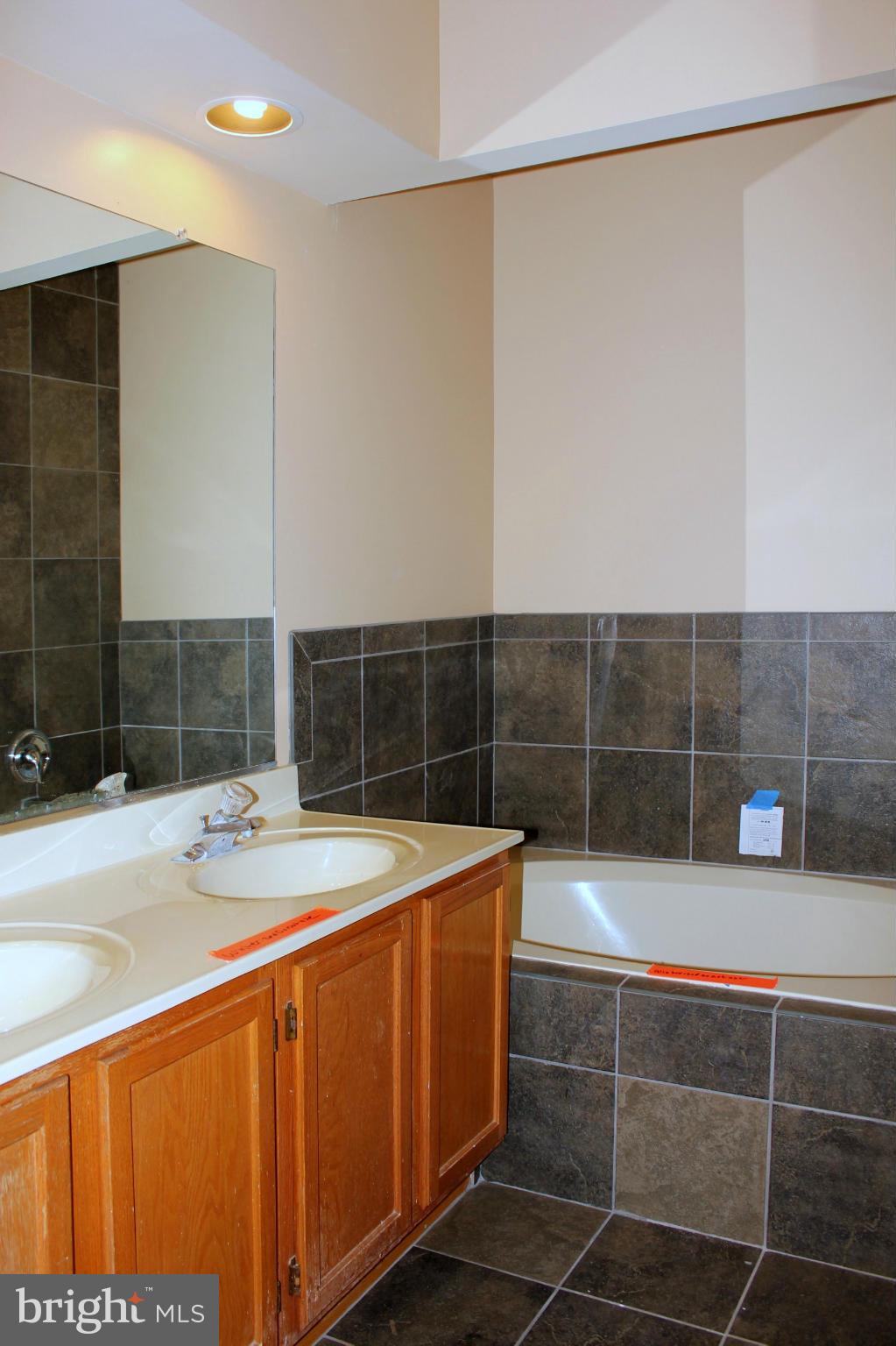 12202 Apache Tears Circle Laurel, MD 20708 - Photo 17 of 28 Bath (Master)
