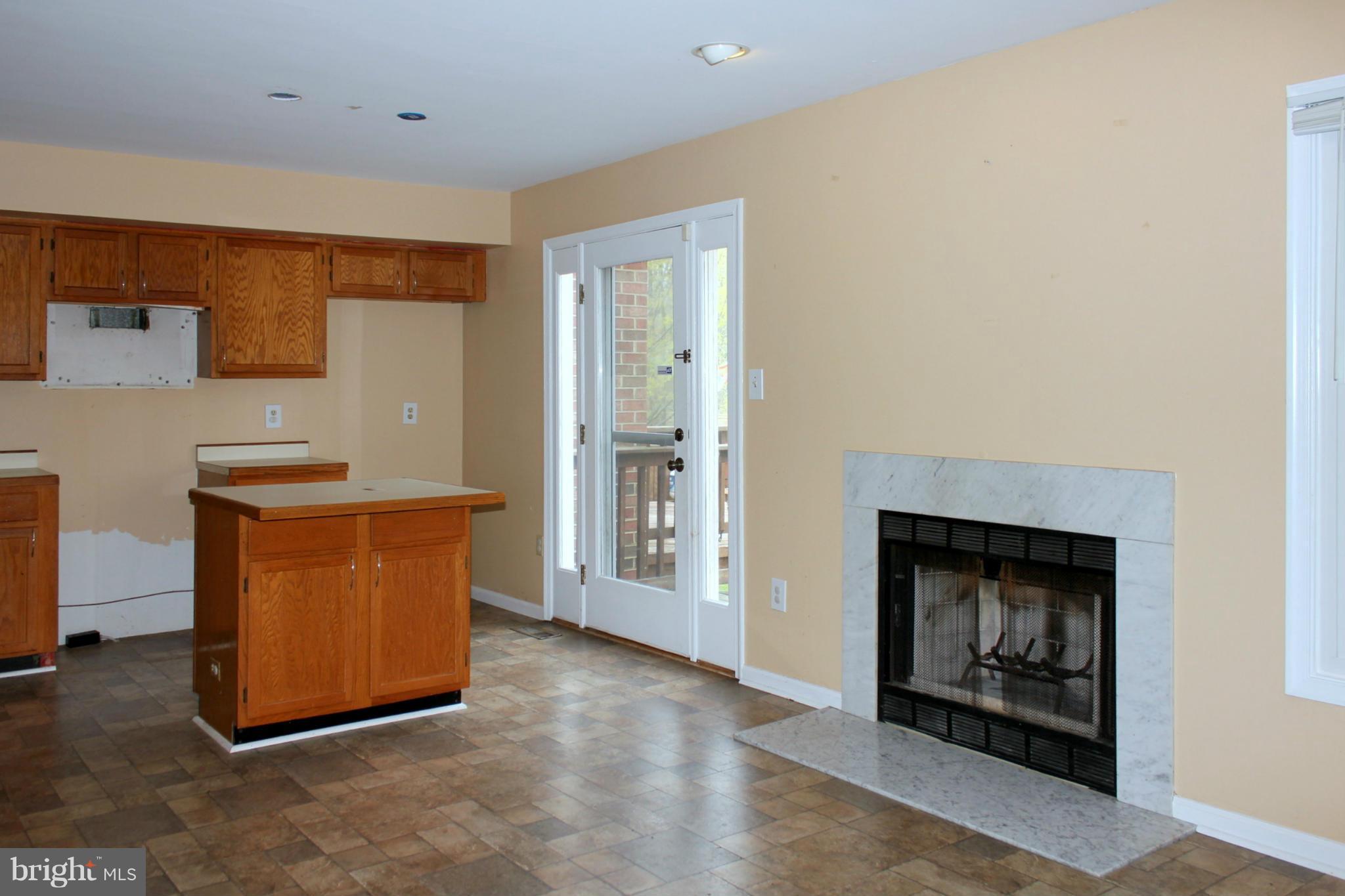 12202 Apache Tears Circle Laurel, MD 20708 - Photo 7 of 28 Kitchen