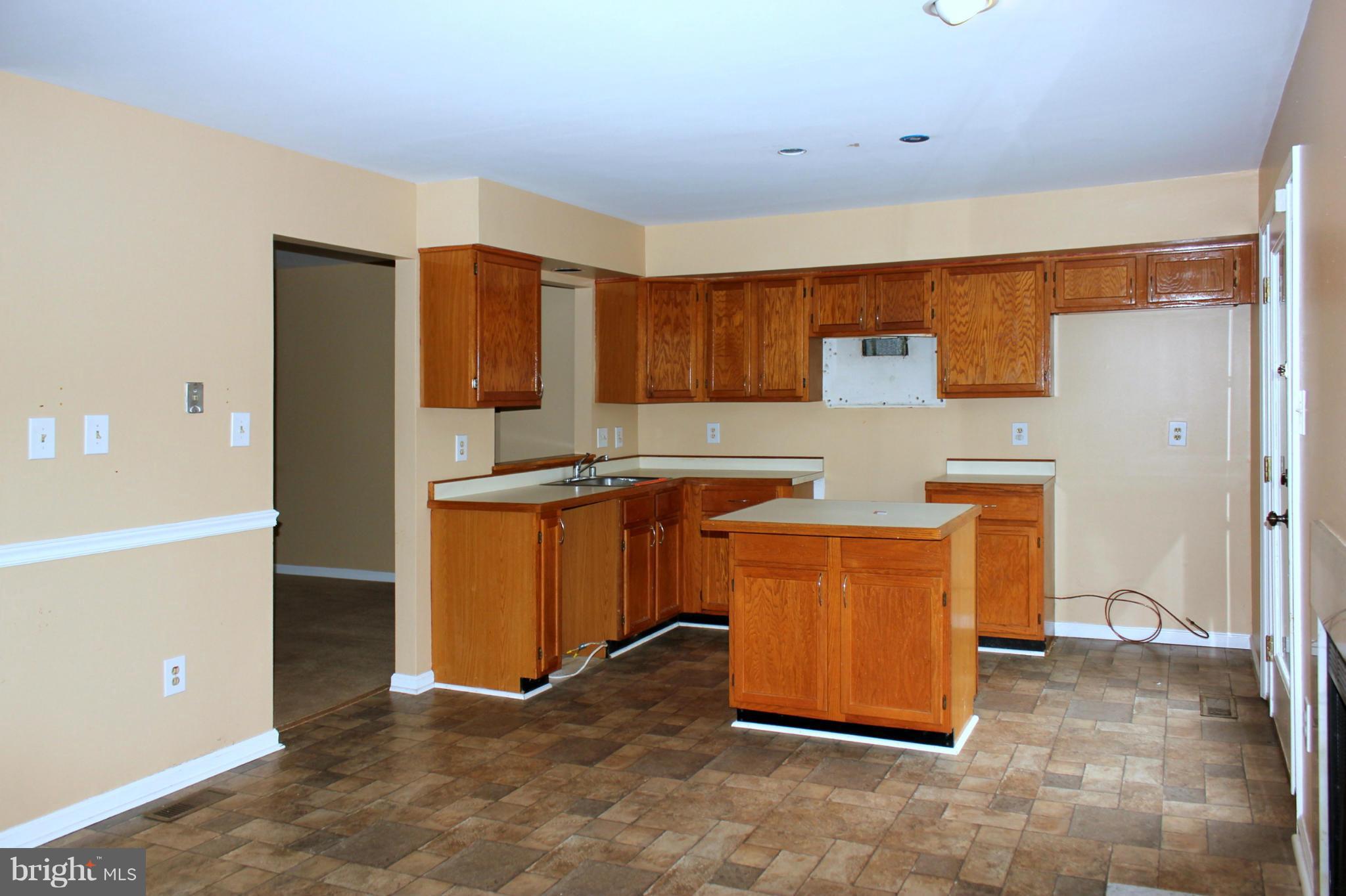 12202 Apache Tears Circle Laurel, MD 20708 - Photo 8 of 28 Kitchen
