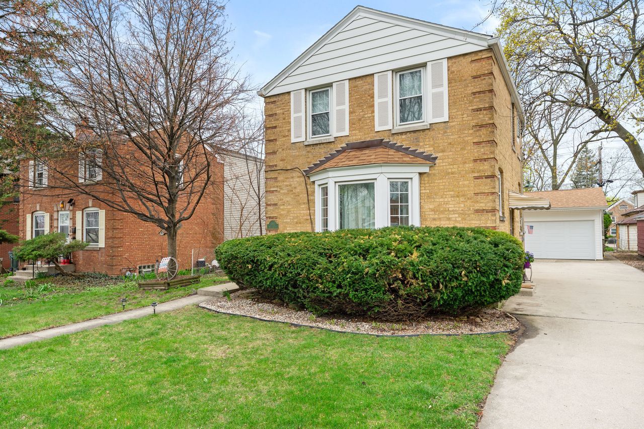 2012 Newton Avenue Park Ridge, IL 60068 - Photo 1 of 28 Gallery Image 1