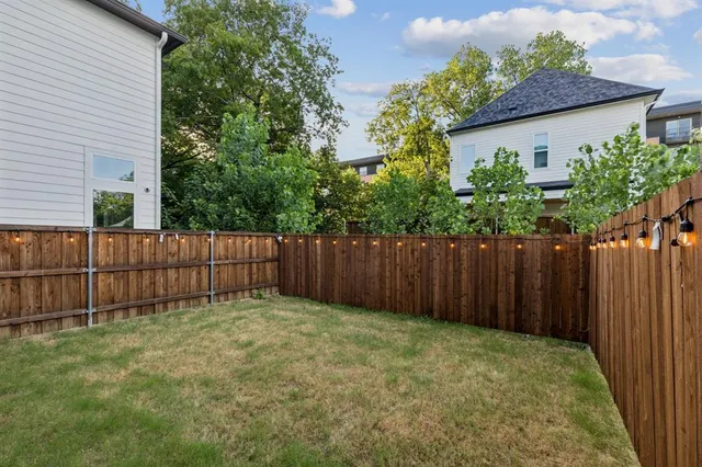 $4,000 | 909 Bayonne Street, Dallas, TX 75212