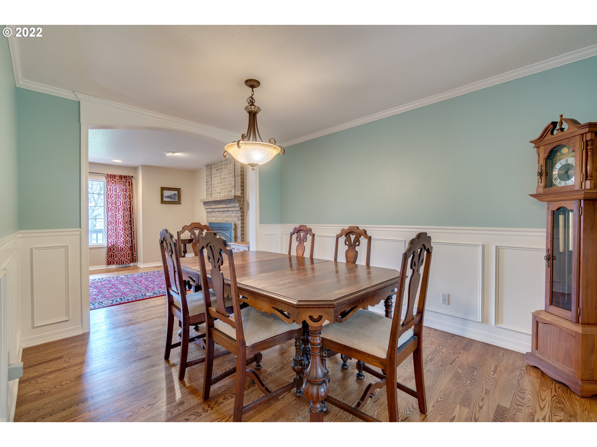 20195 Canyon Ridge Drive Oregon City, OR 97045 - Photo 11 of 24 a view of a dining room with furniture and wooden floor