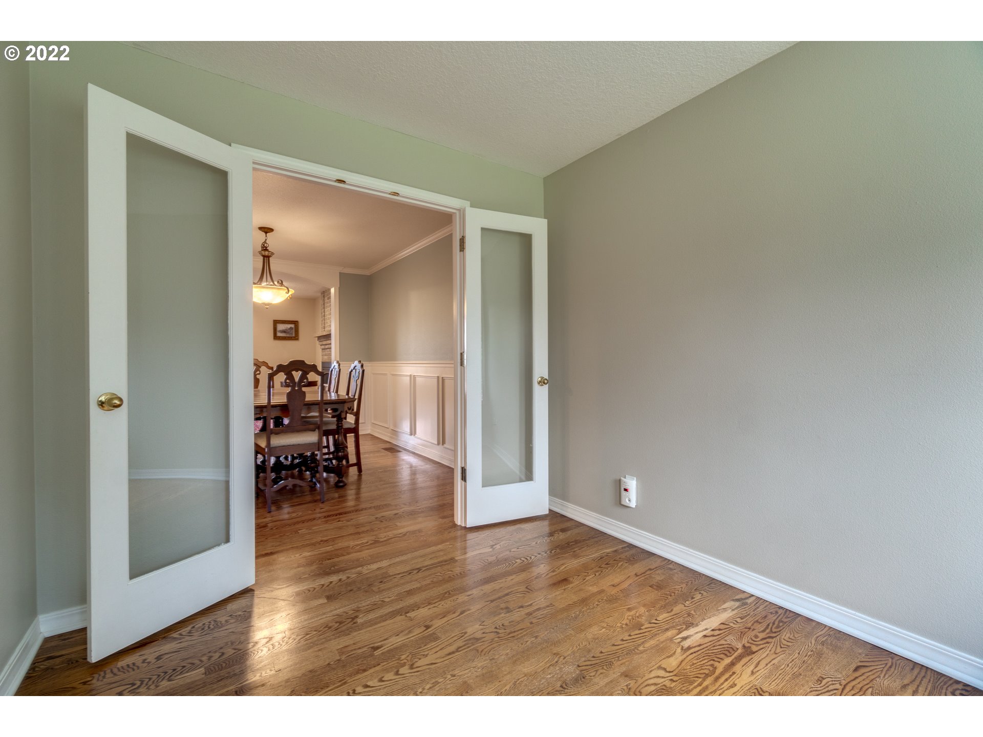 20195 Canyon Ridge Drive Oregon City, OR 97045 - Photo 12 of 24 a view of a livingroom with wooden floor and a chair