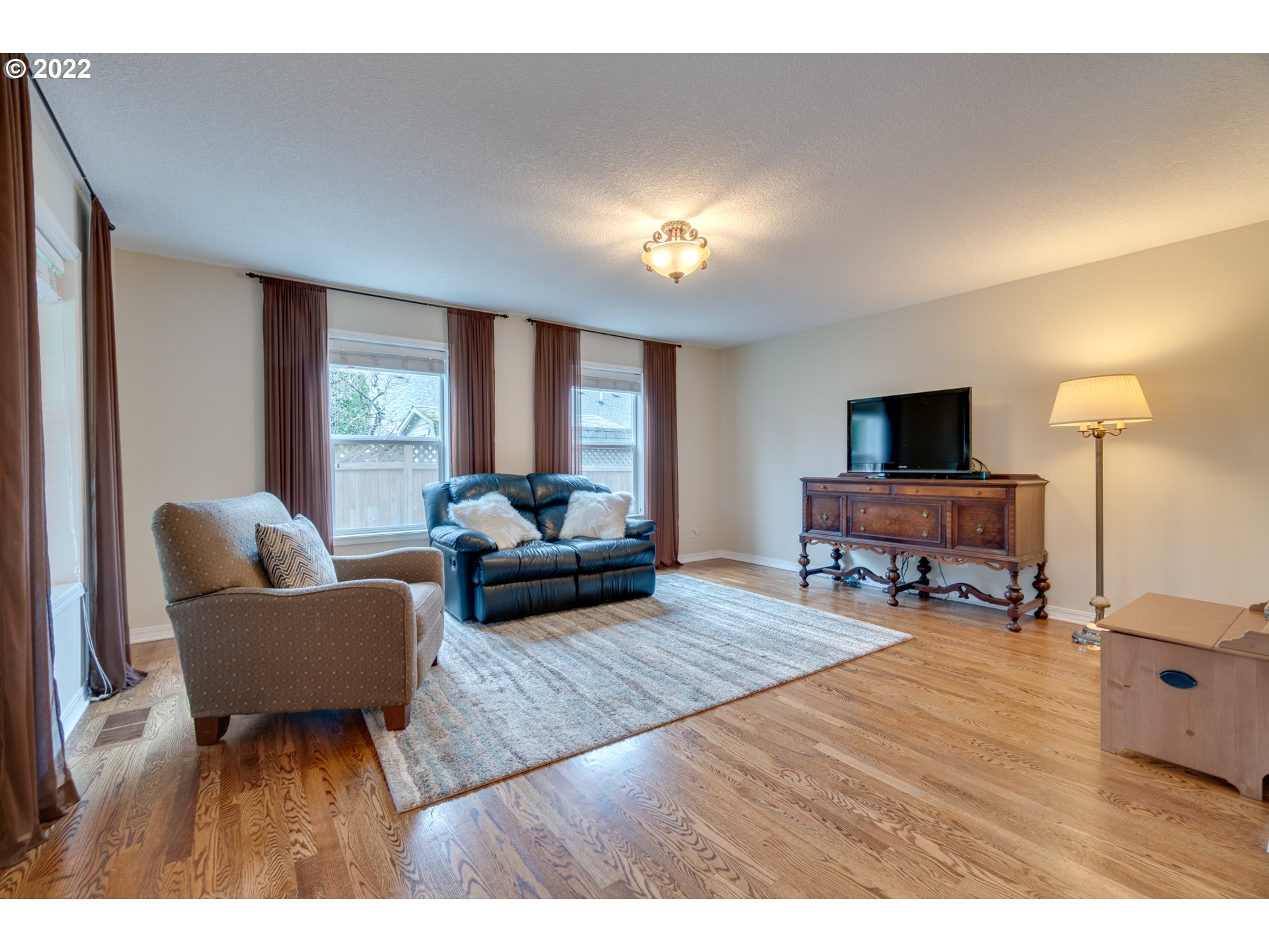 20195 Canyon Ridge Drive Oregon City, OR 97045 - Photo 13 of 24 a living room with furniture and a wooden floor