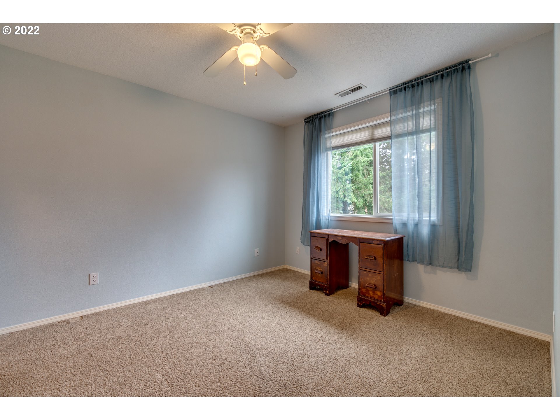 20195 Canyon Ridge Drive Oregon City, OR 97045 - Photo 22 of 24 a view of an empty room with a window