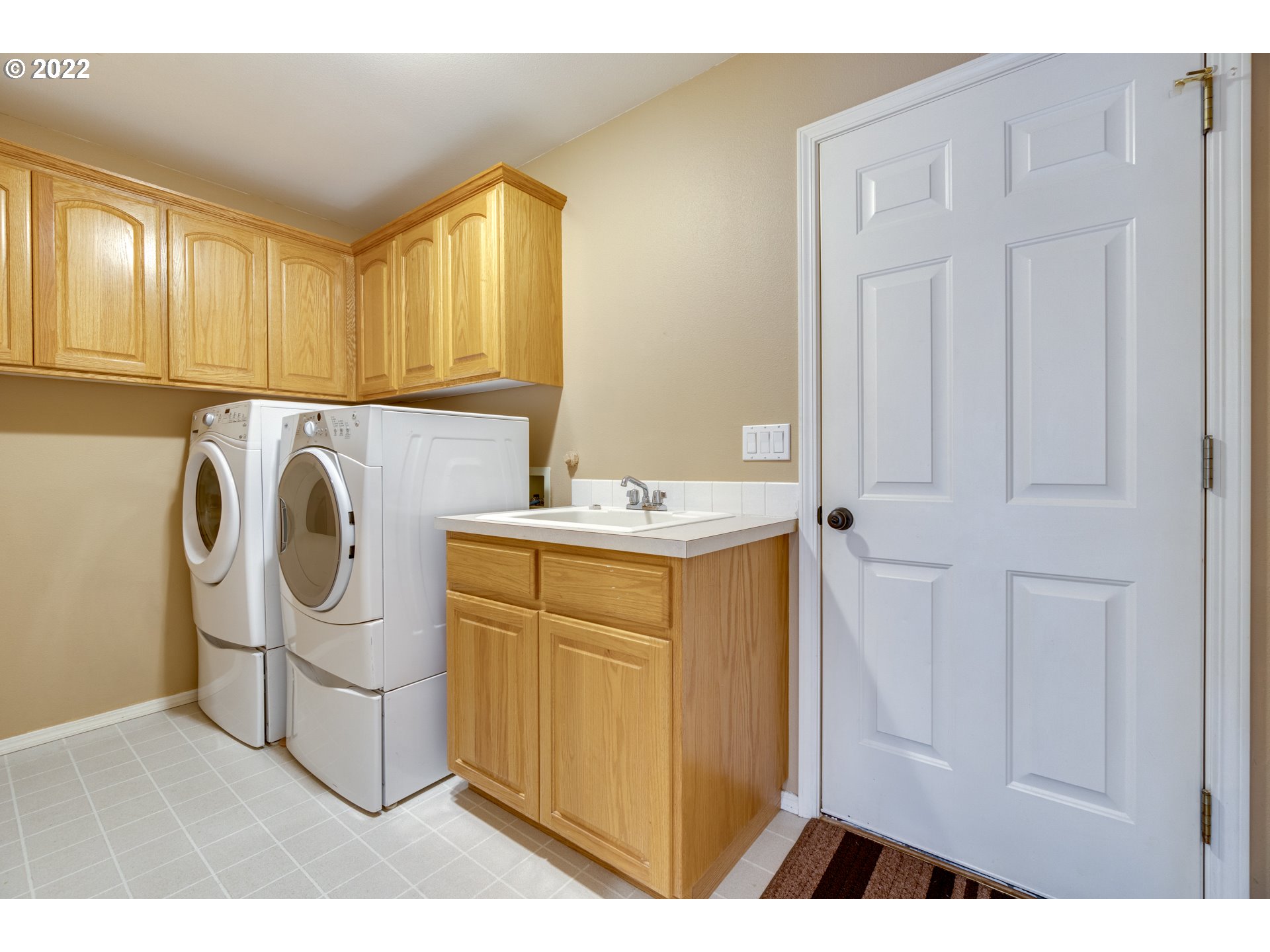 20195 Canyon Ridge Drive Oregon City, OR 97045 - Photo 23 of 24 a utility room with faucet washer and dryer