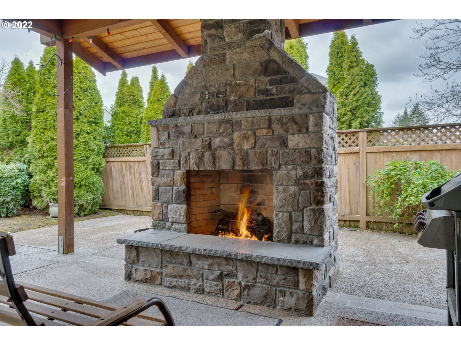 20195 Canyon Ridge Drive Oregon City, OR 97045 - Photo 4 of 24 a wooden bench sitting in front of a building