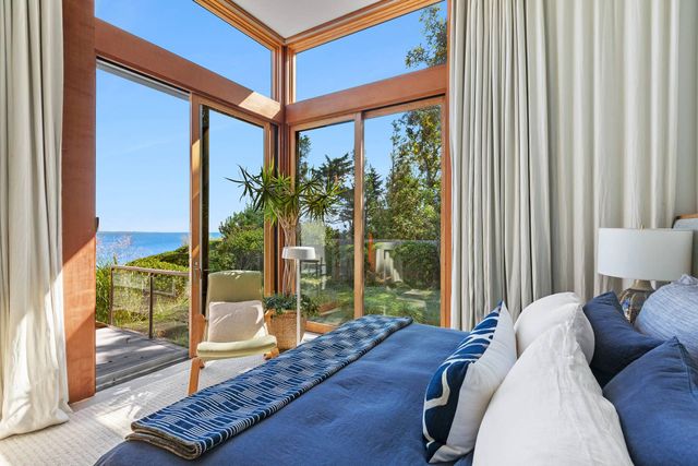 $9,500,000 | 14 Driftwood Lane, East Hampton, NY 11937