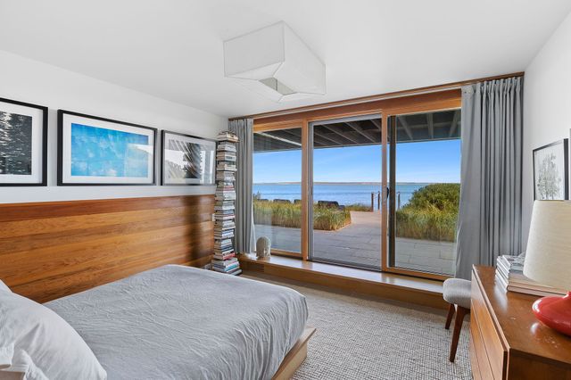 $9,500,000 | 14 Driftwood Lane, East Hampton, NY 11937