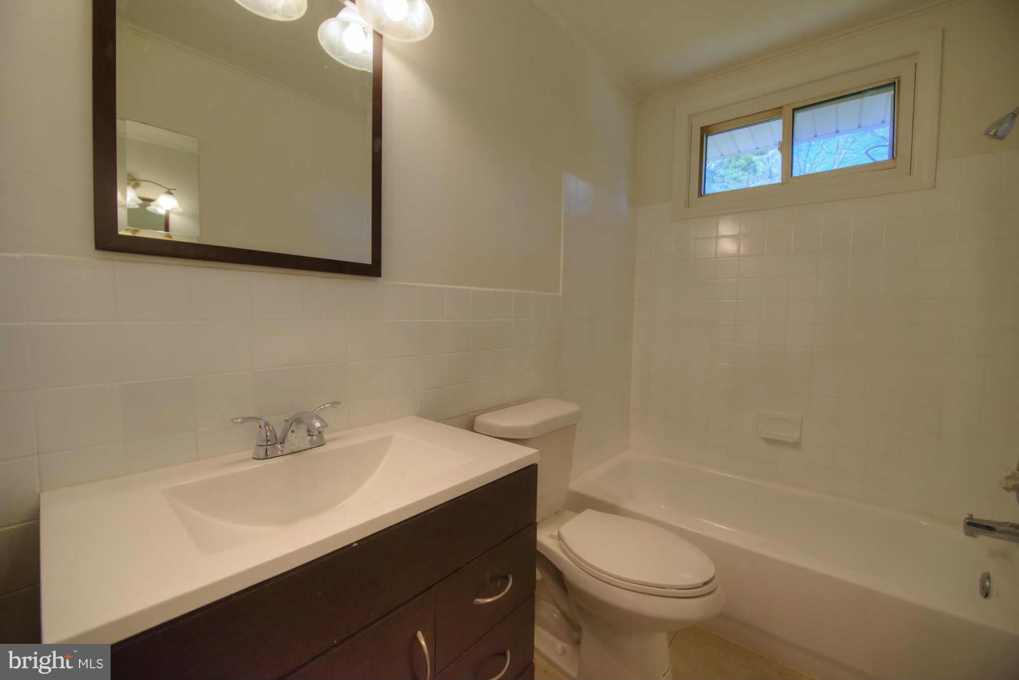 87 Moser Road Warrenton, VA 20186 - Photo 11 of 27 Bath