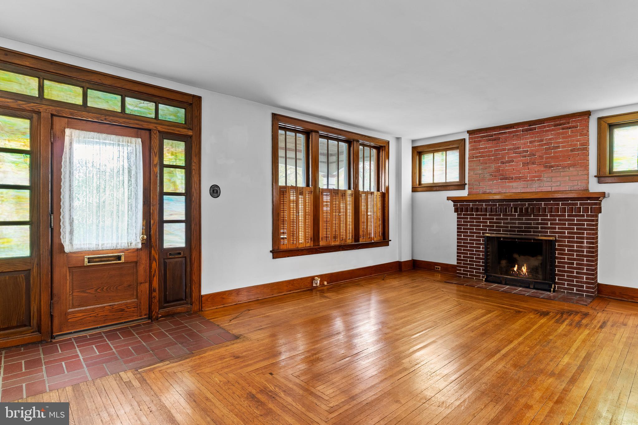 1925 Whitehall Street Harrisburg, PA 17103 - Photo 4 of 34 Living room w/ gas fireplace