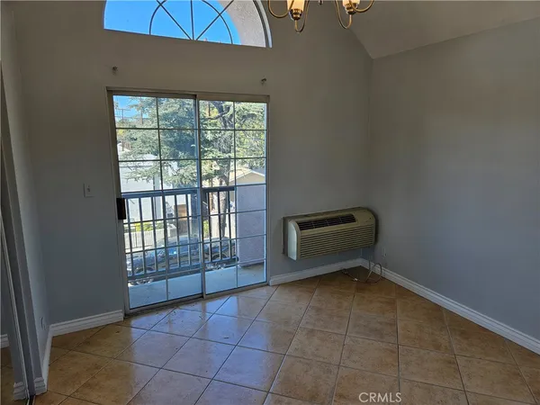 $2,300 | 14159 Gilmore Street, Unit 9, Van Nuys, CA 91401