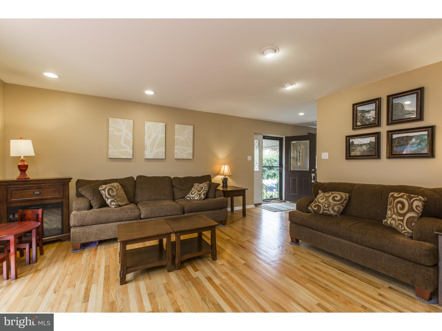 11108 Ridgeway Street Philadelphia, PA 19116 - Photo 4 of 25 Gallery Image 4