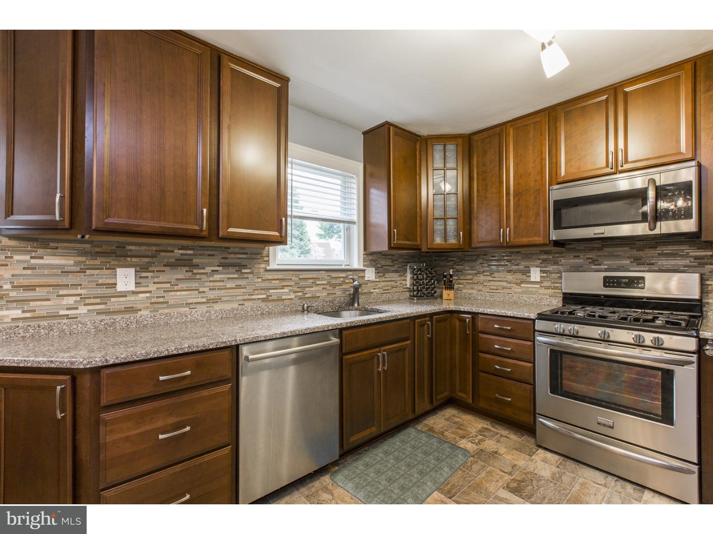 11108 Ridgeway Street Philadelphia, PA 19116 - Photo 7 of 25 Gallery Image 7