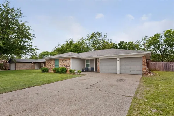 $250,000 | 2013 Pebblecreek Drive, Cleburne, TX 76033