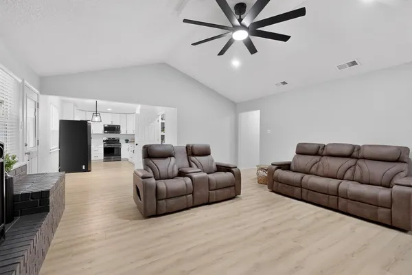 $250,000 | 2013 Pebblecreek Drive, Cleburne, TX 76033