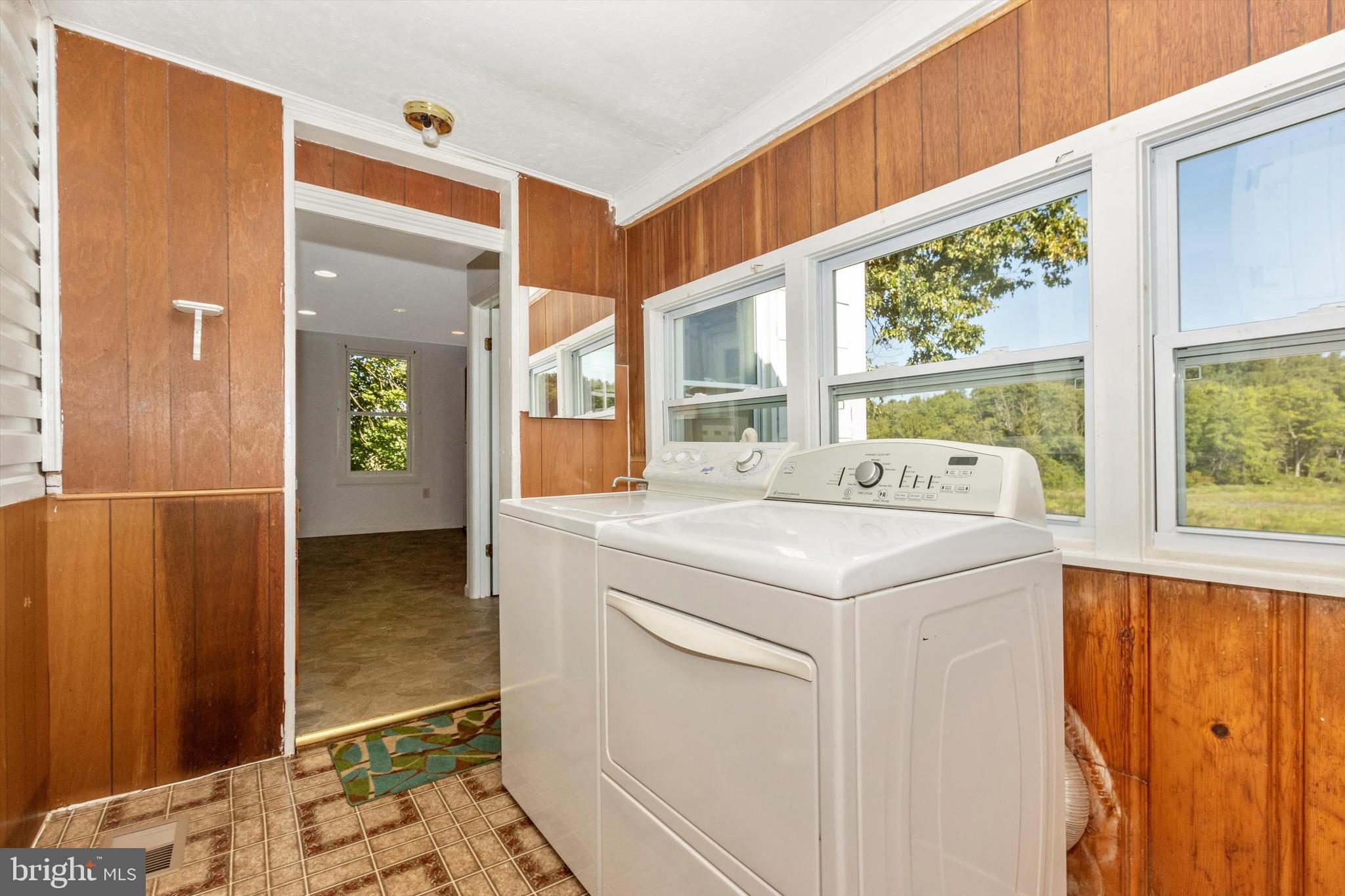 13634 Glissans Mill Road Mount Airy, MD 21771 - Photo 22 of 49 Laundry Room