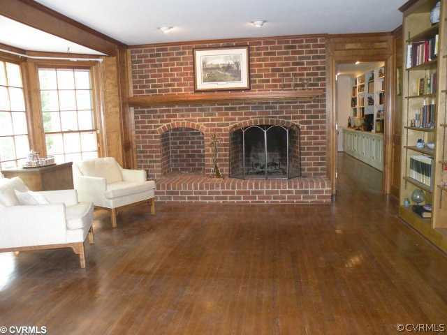 2 Dahlgren Road Richmond, VA 23238 - Photo 3 of 7 Den/Family/Great Room - Library, wood burning fire