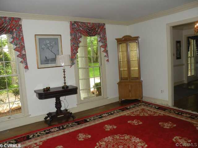2 Dahlgren Road Richmond, VA 23238 - Photo 5 of 7 Living Room - Dental crown molding in formal rooms