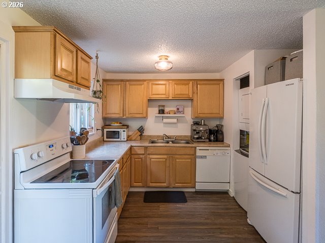 14655 Southwest 76th Avenue, Unit 2 Portland, OR 97224 - Photo 12 of 31 Kitchen