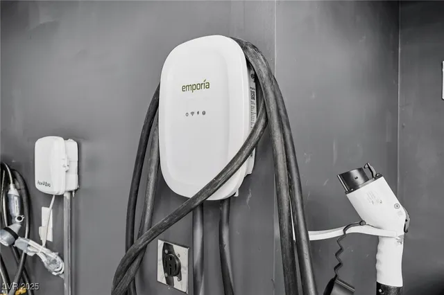 $415,000 | 9649 Oliver Hls Avenue, Las Vegas, NV 89143