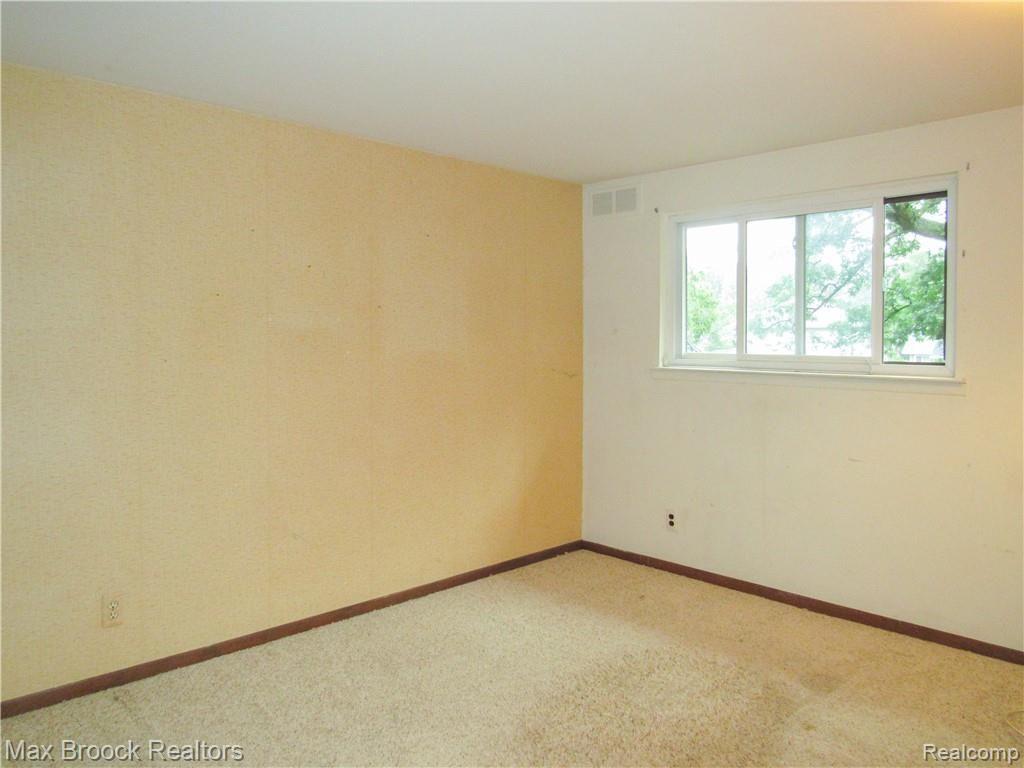 3148 Summers Road Keego Harbor, MI 48320 - Photo 11 of 19 3148SummersRd-11.jpg