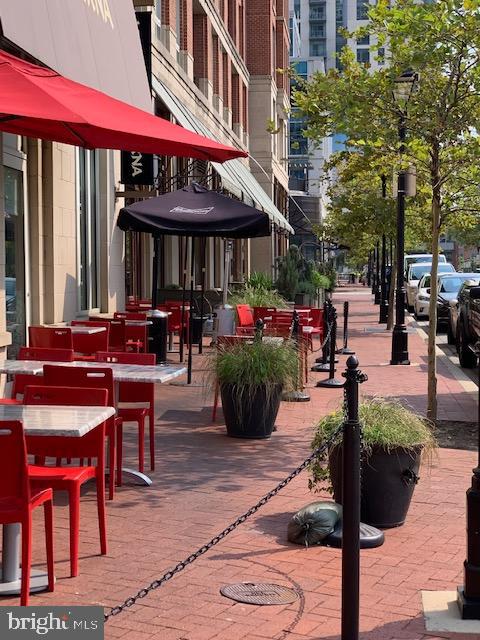 675 President Street, Unit 1709 Baltimore, MD 21202 - Photo 13 of 33 a view of a cafe with sitting area