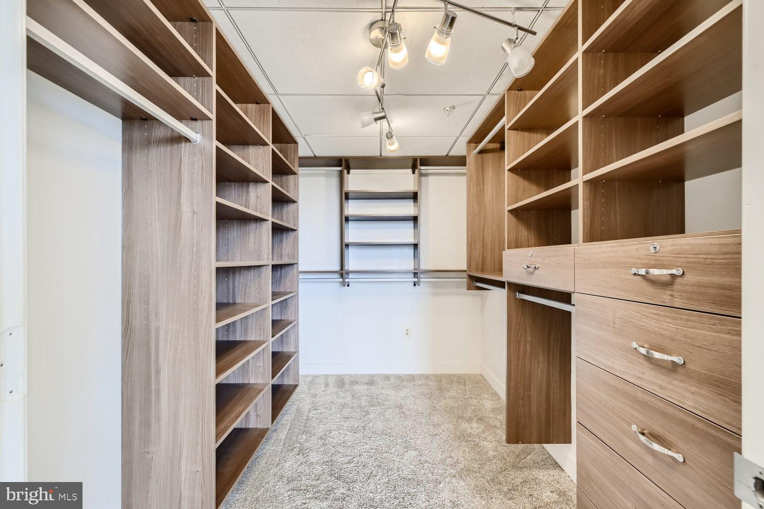 675 President Street, Unit 1709 Baltimore, MD 21202 - Photo 8 of 33 a view of walk in closet and empty room