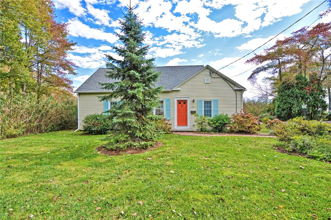 37 Baron Road Barrington, RI 02806 - Photo 2 of 31