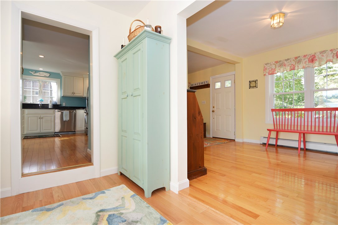 37 Baron Road Barrington, RI 02806 - Photo 8 of 31