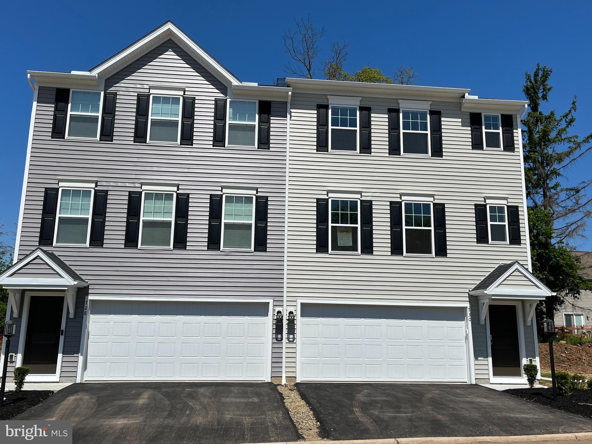 736 Fawn Way Pennsburg, PA 18073 - Photo 2 of 20