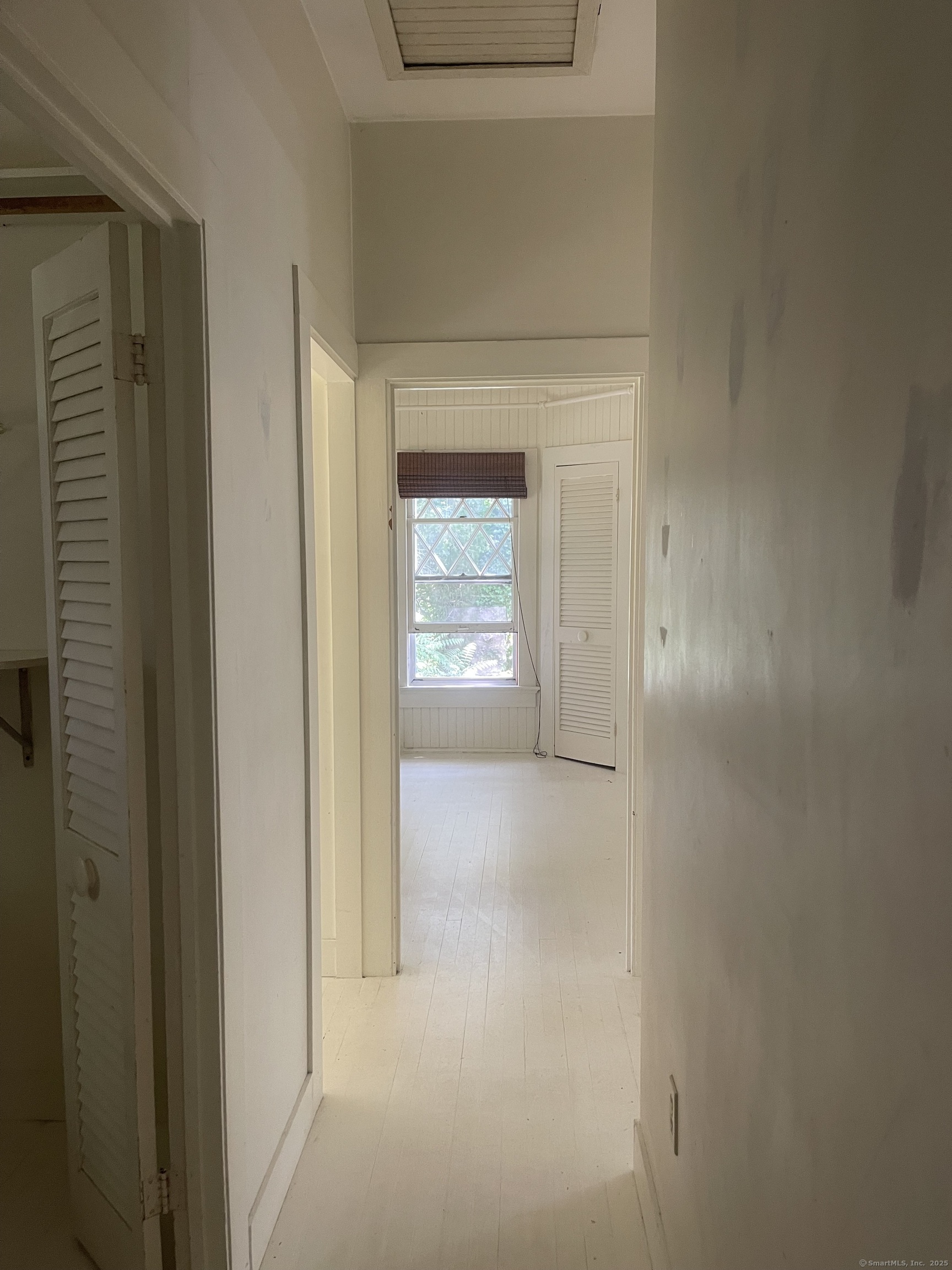 856 Boston Post Road, Unit 1 Madison, CT 06443 - Photo 8 of 25 a view of an entryway of a house