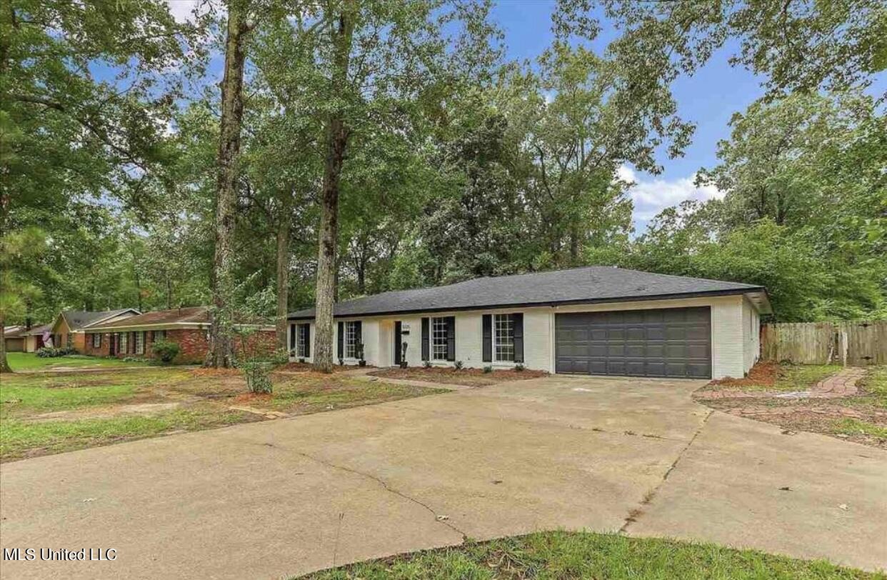 5725 Ridgewood Road Jackson, MS 39211 - Photo 3 of 35 IMG_8721